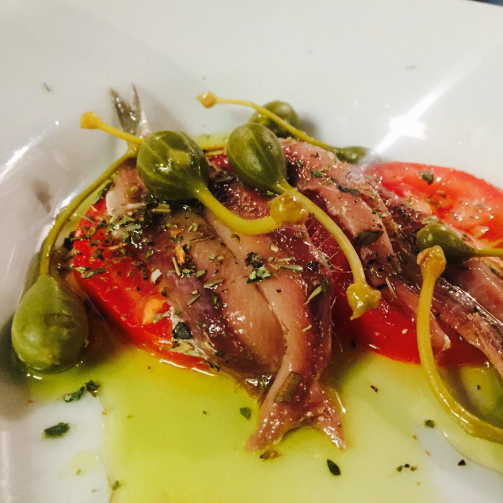 Un piatto di acciughe servito al ristorante Belforte a Vernazza